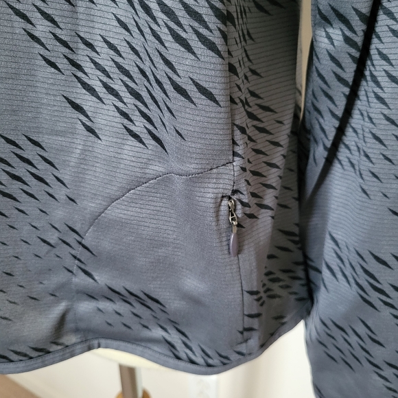 Under Armour long sleeve - Picture 7 of 8